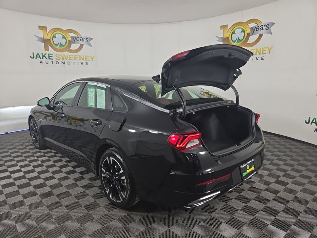 Vehicle image 8 of 33