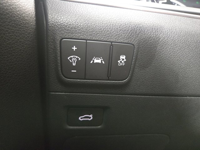 Vehicle image 32 of 33