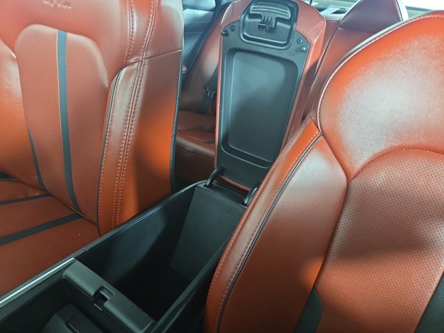 Vehicle image 28 of 33