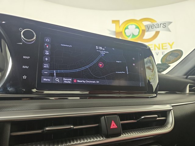 Vehicle image 23 of 33