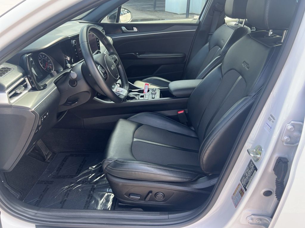 Vehicle image 10 of 23