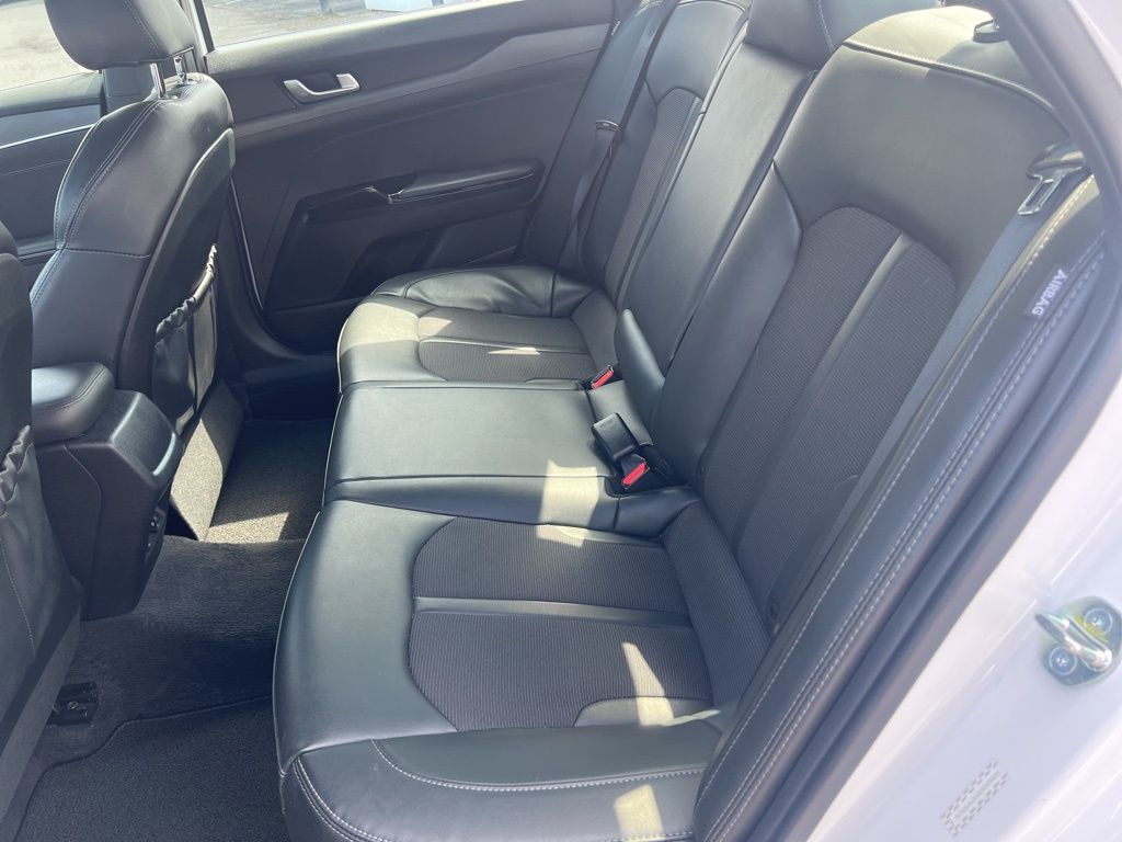 Vehicle image 21 of 23