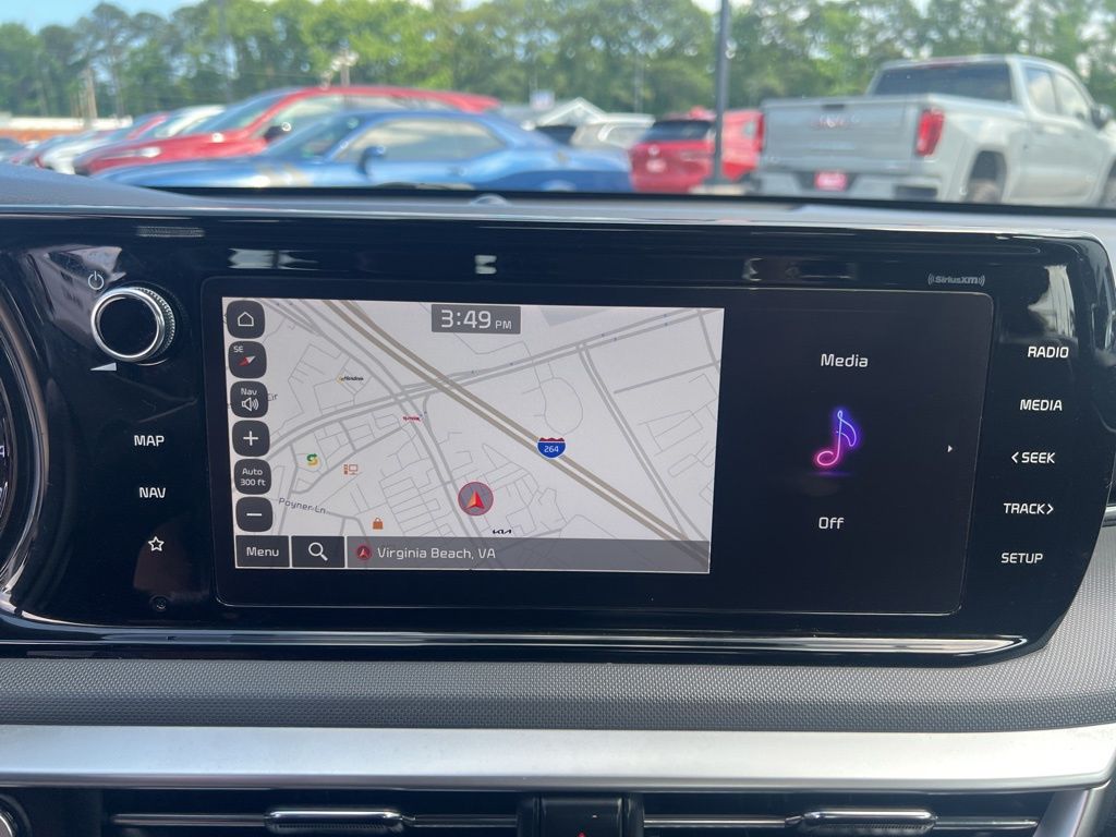 Vehicle image 17 of 23