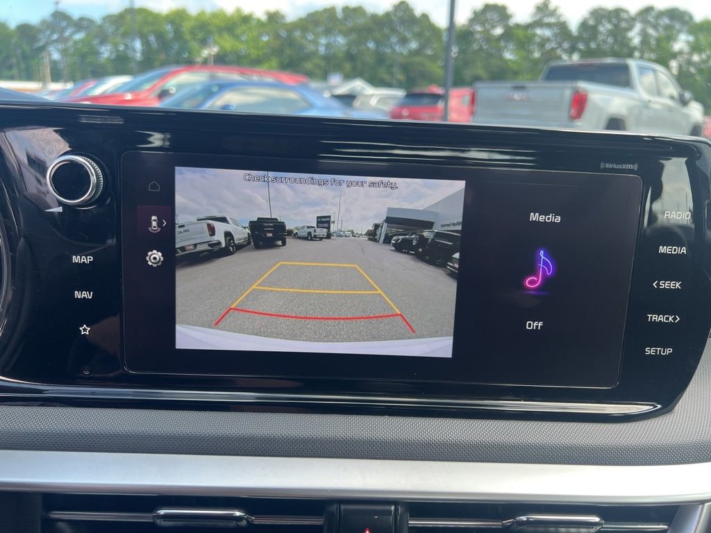 Vehicle image 18 of 23