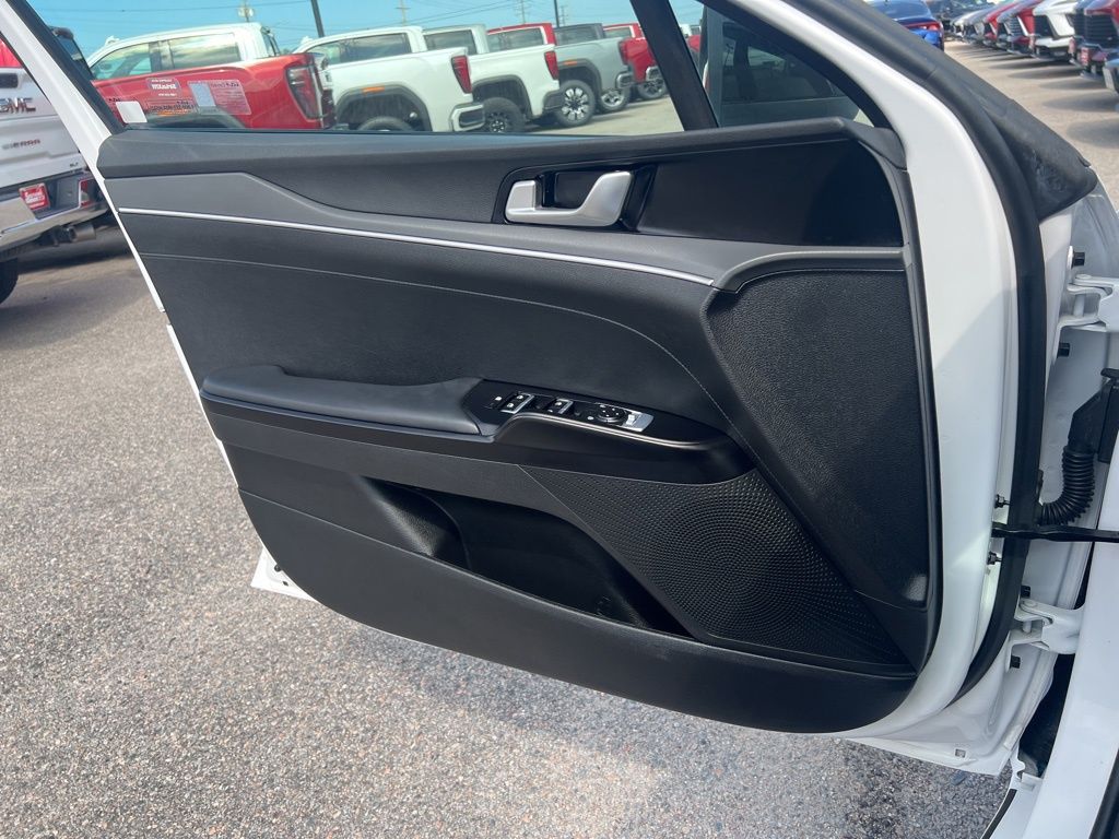 Vehicle image 15 of 23