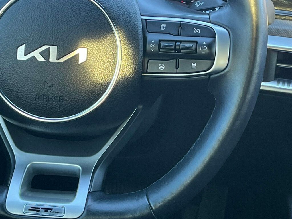 Vehicle image 30 of 64