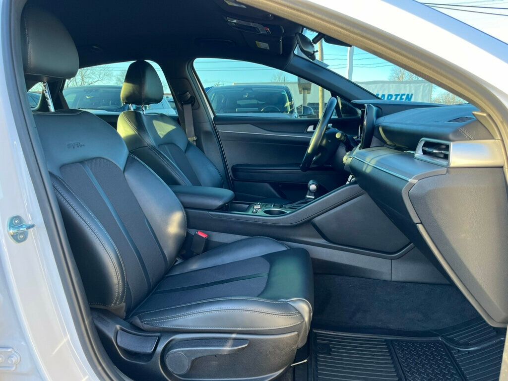 Vehicle image 19 of 64