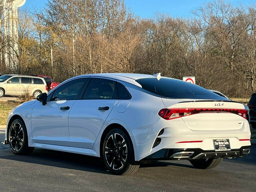 Vehicle image 8 of 64
