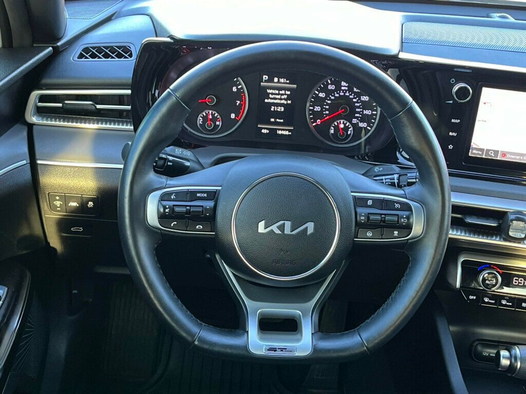 Vehicle image 27 of 64
