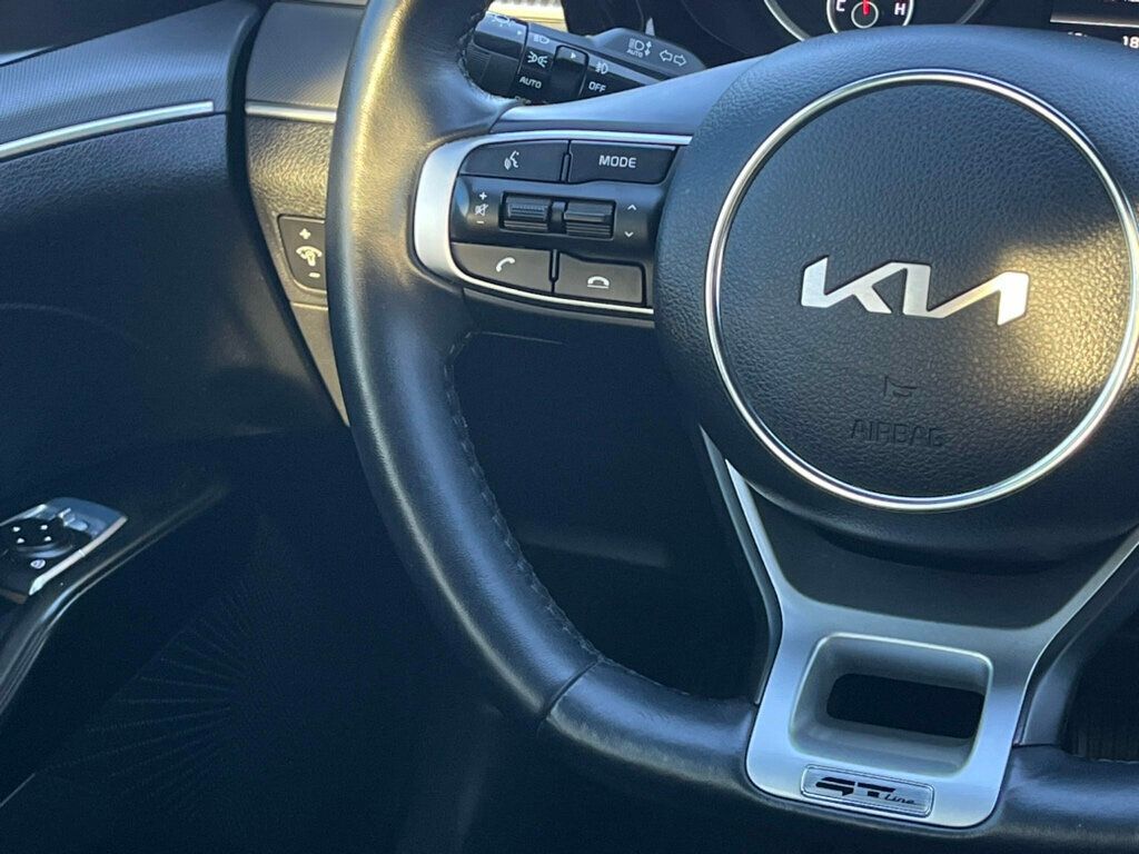 Vehicle image 29 of 64