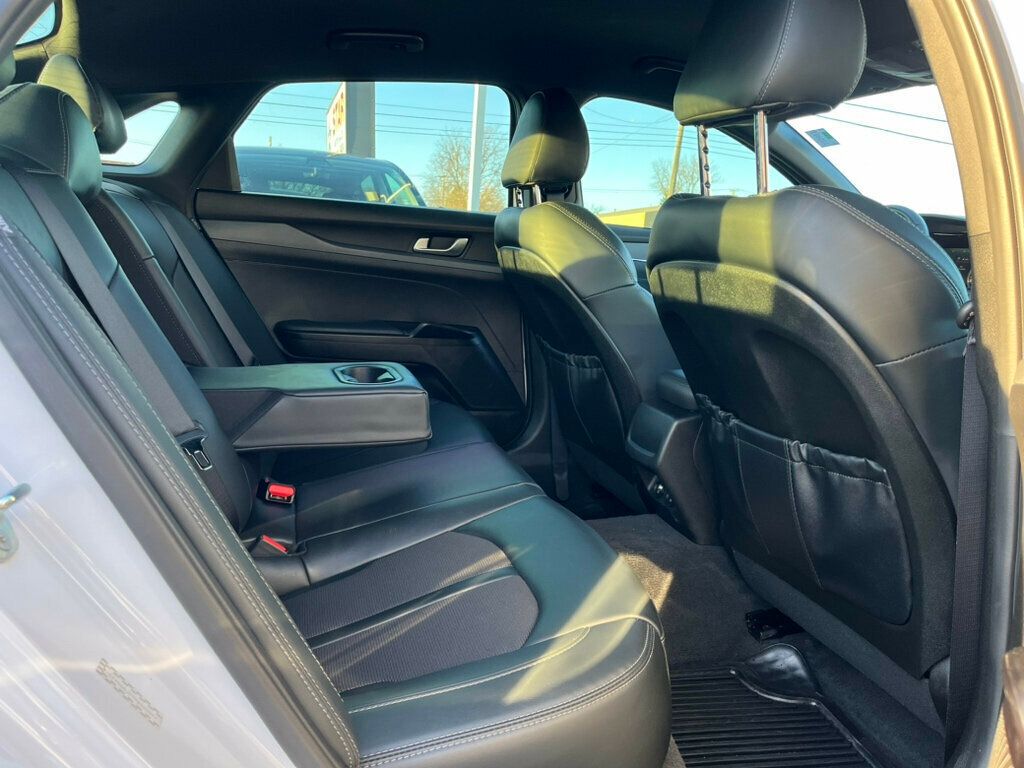 Vehicle image 21 of 64