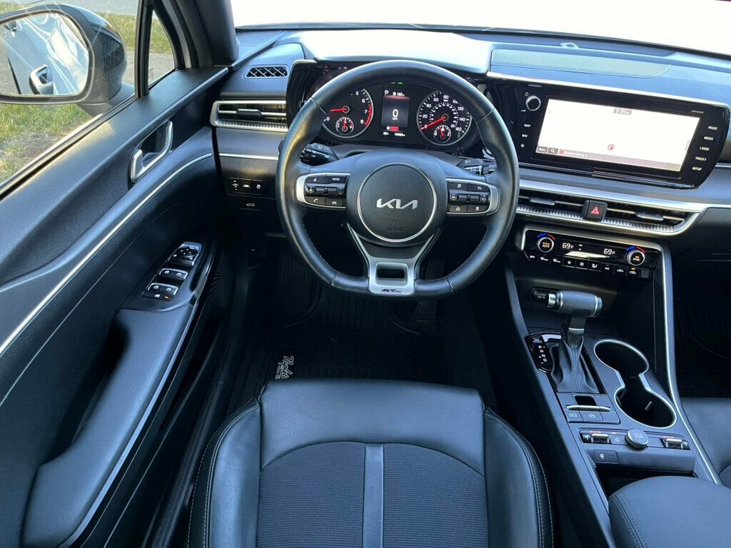Vehicle image 25 of 64