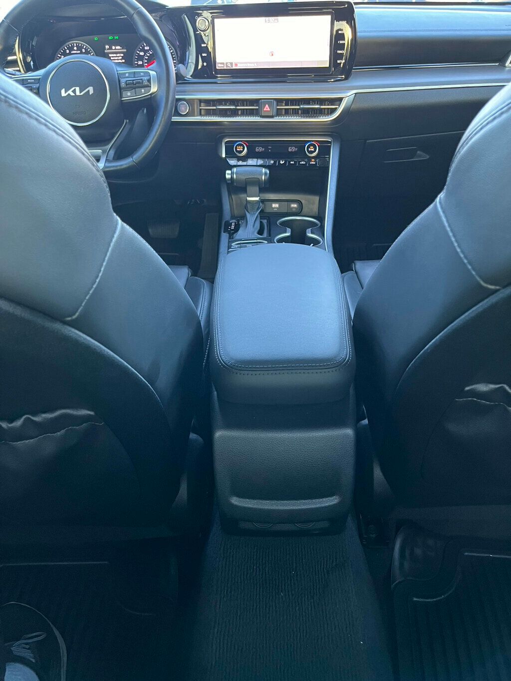 Vehicle image 37 of 64