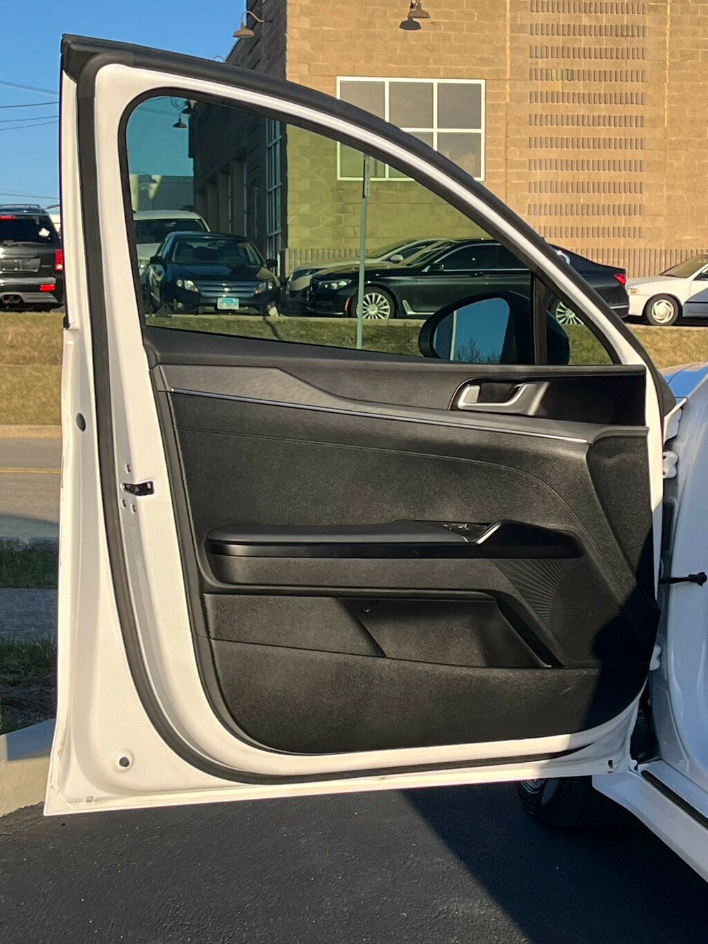 Vehicle image 23 of 64