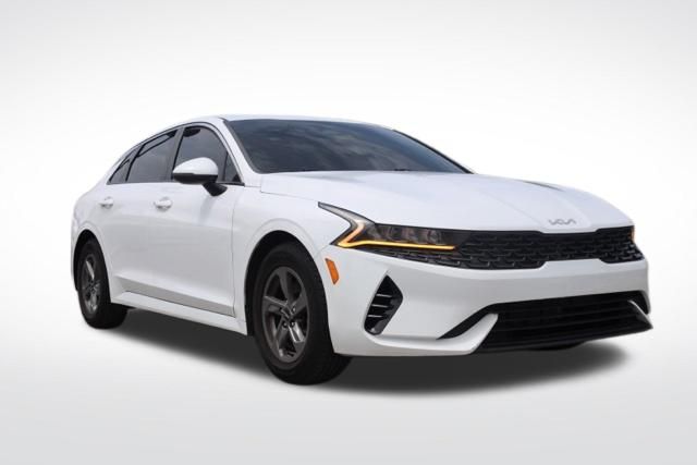 2024 Kia K5 LXS Image 3 of 40