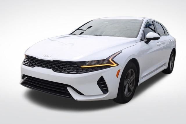 2024 Kia K5 LXS Image 1 of 40