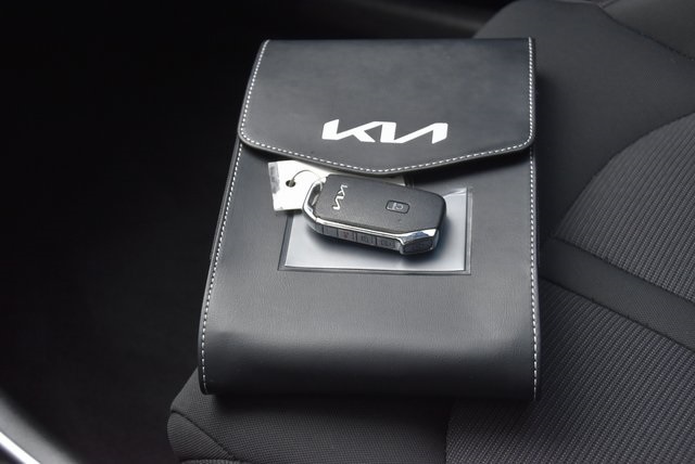 Vehicle image 22 of 32