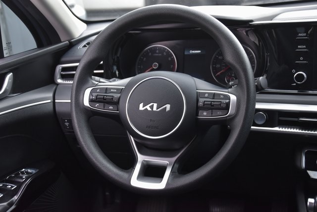Vehicle image 24 of 32