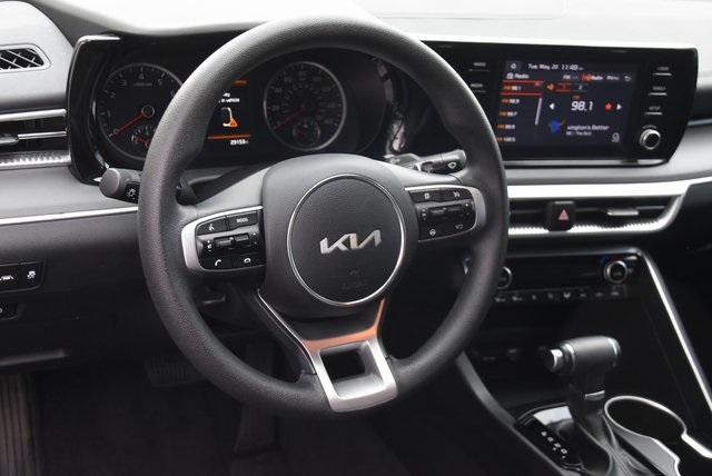 Vehicle image 16 of 32