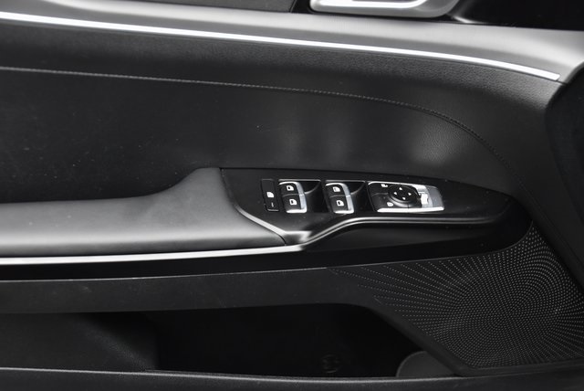 Vehicle image 27 of 32
