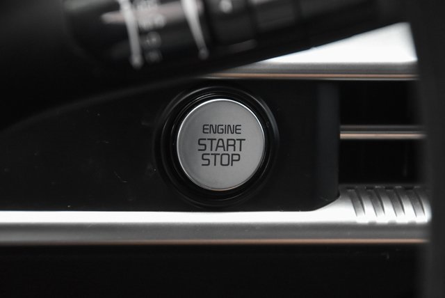 Vehicle image 28 of 32