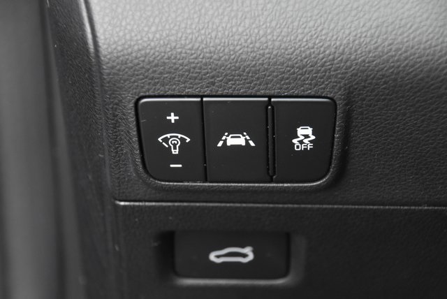 Vehicle image 21 of 32