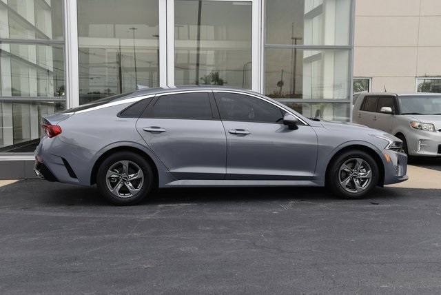 Vehicle image 4 of 32