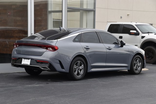 Vehicle image 6 of 32