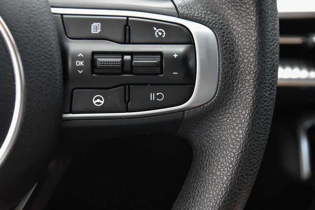 Vehicle image 26 of 32