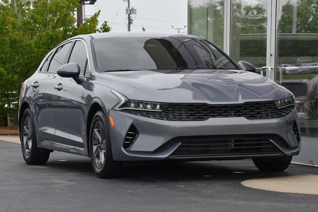 Vehicle image 2 of 32