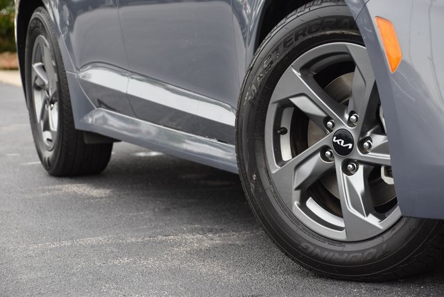 Vehicle image 10 of 32