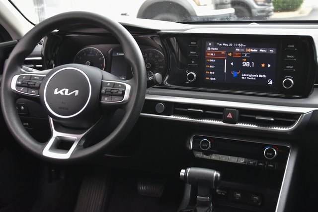 Vehicle image 15 of 32