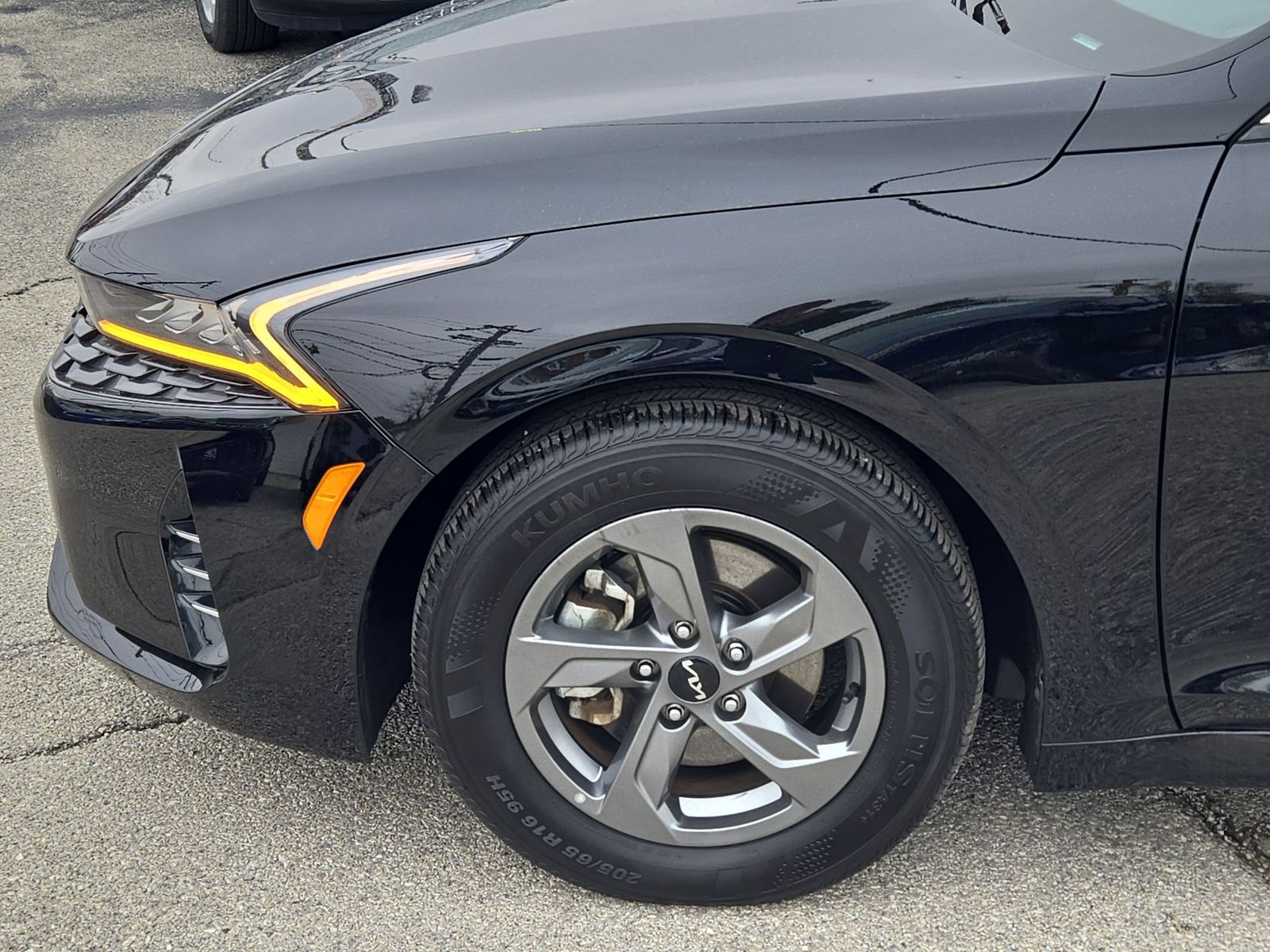Vehicle image 17 of 23