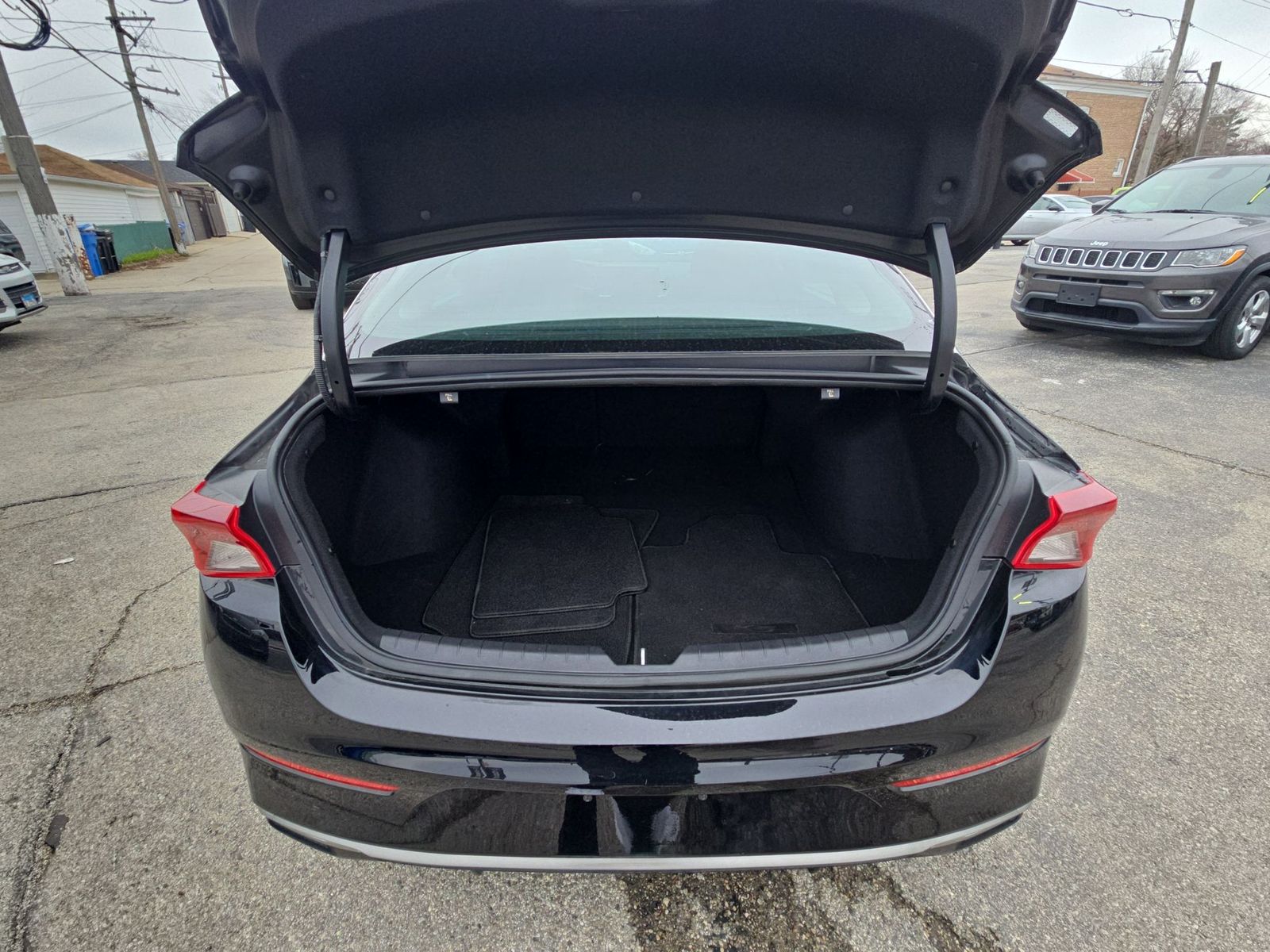 Vehicle image 18 of 23