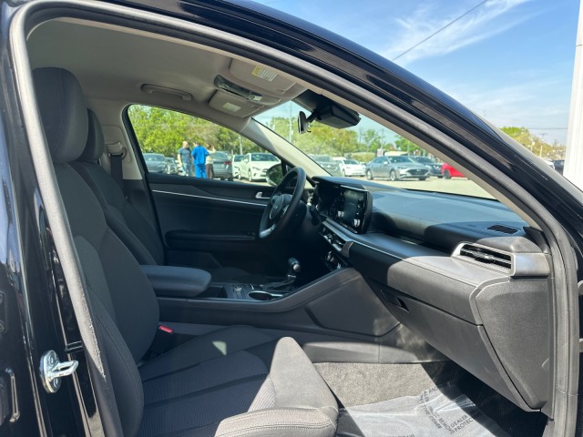 Vehicle image 11 of 18