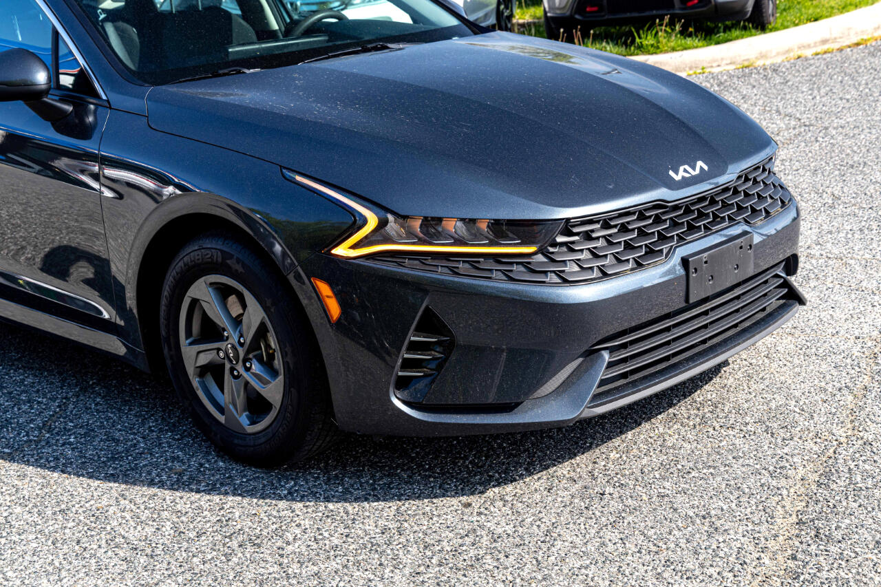 Vehicle image 9 of 22