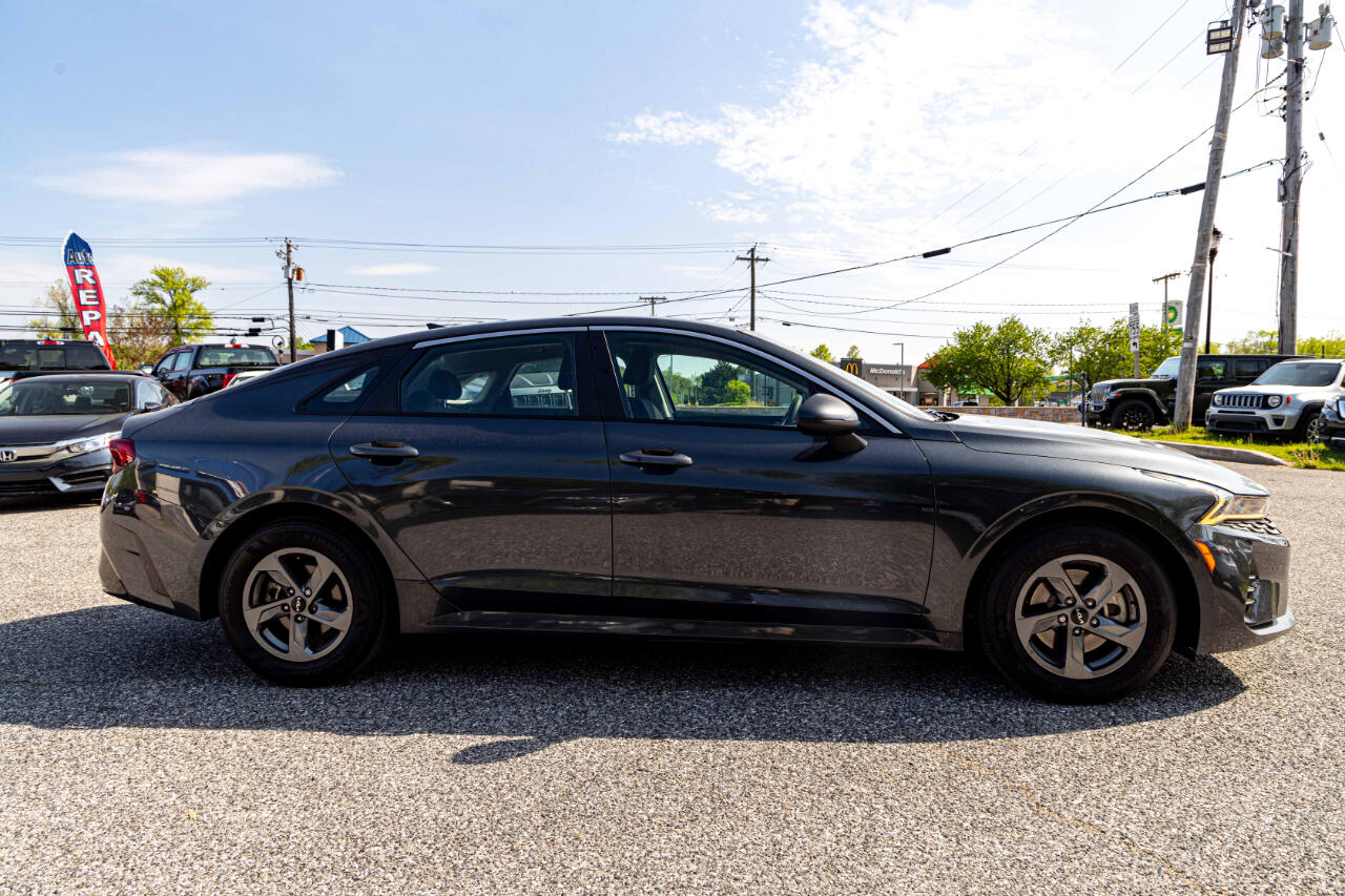 Vehicle image 4 of 22