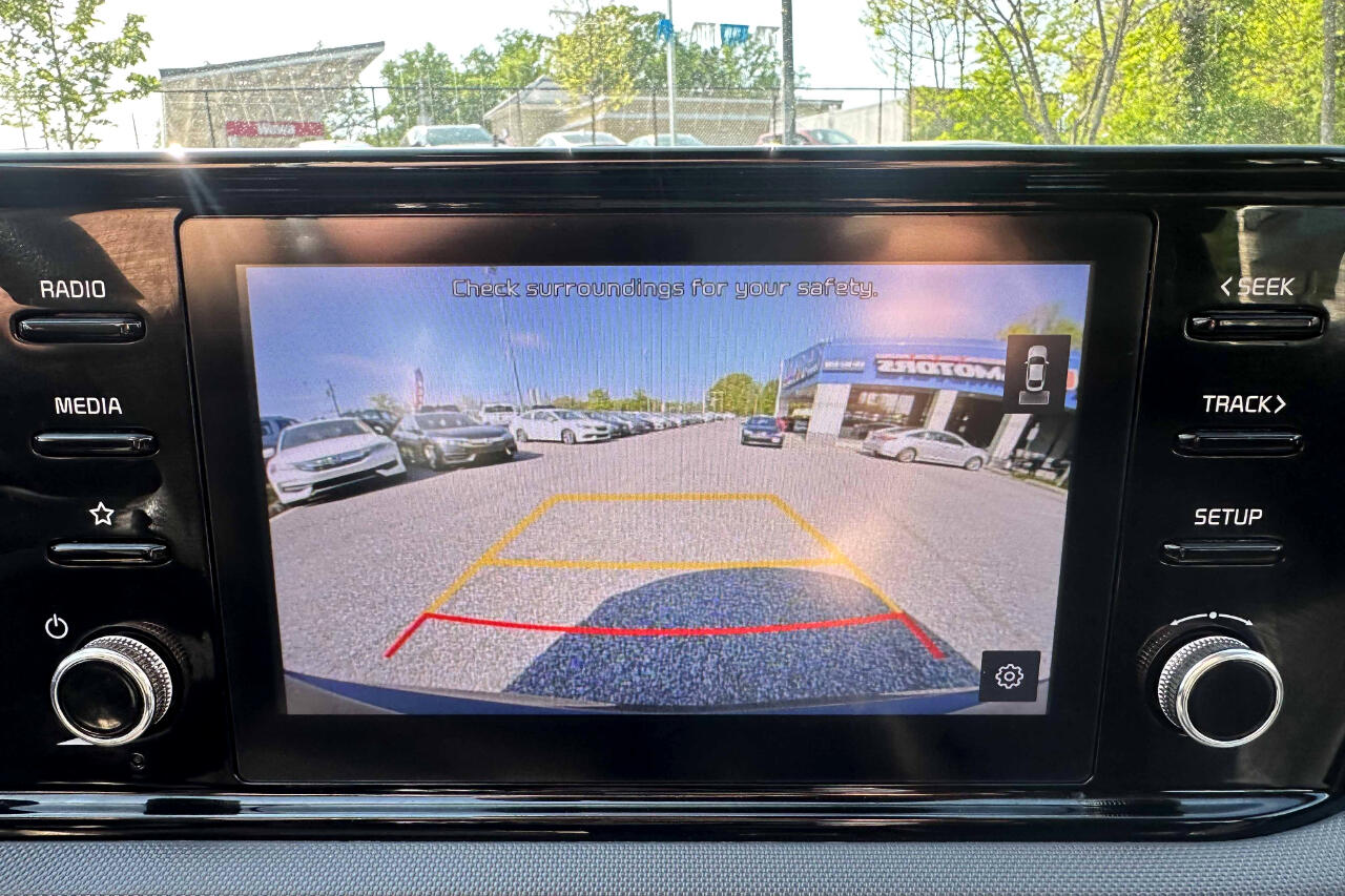 Vehicle image 17 of 22