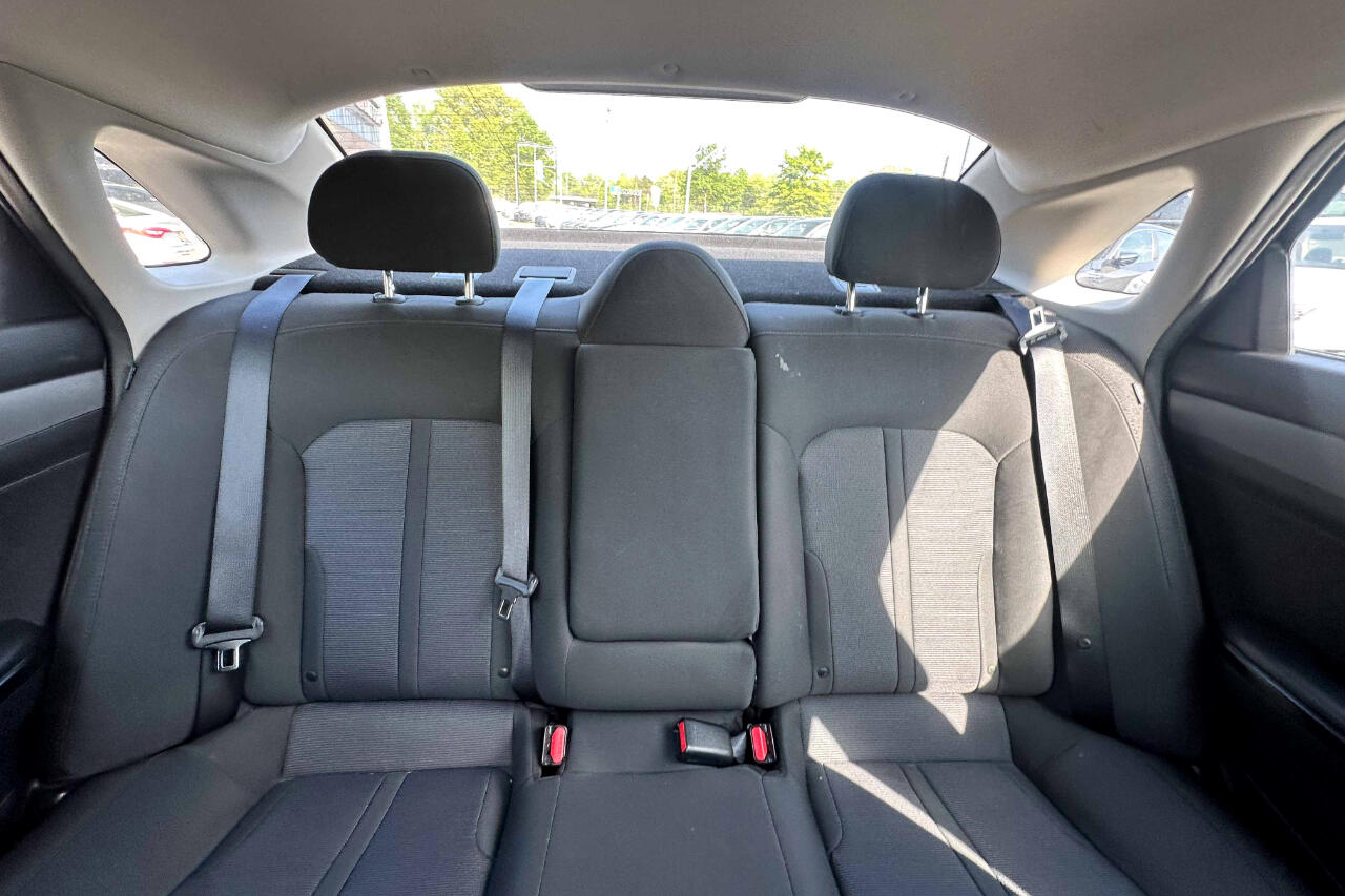 Vehicle image 21 of 22