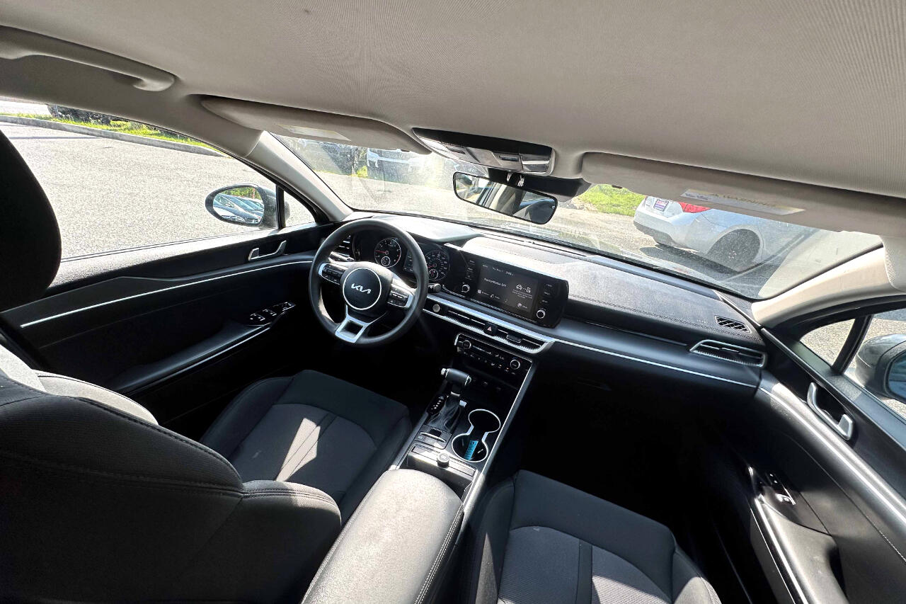 Vehicle image 14 of 22