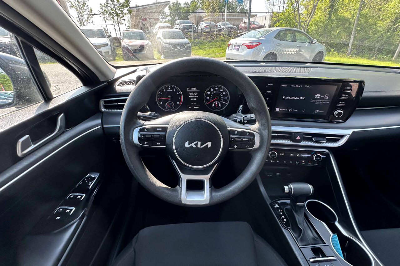 Vehicle image 13 of 22