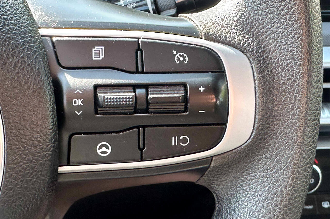 Vehicle image 20 of 22
