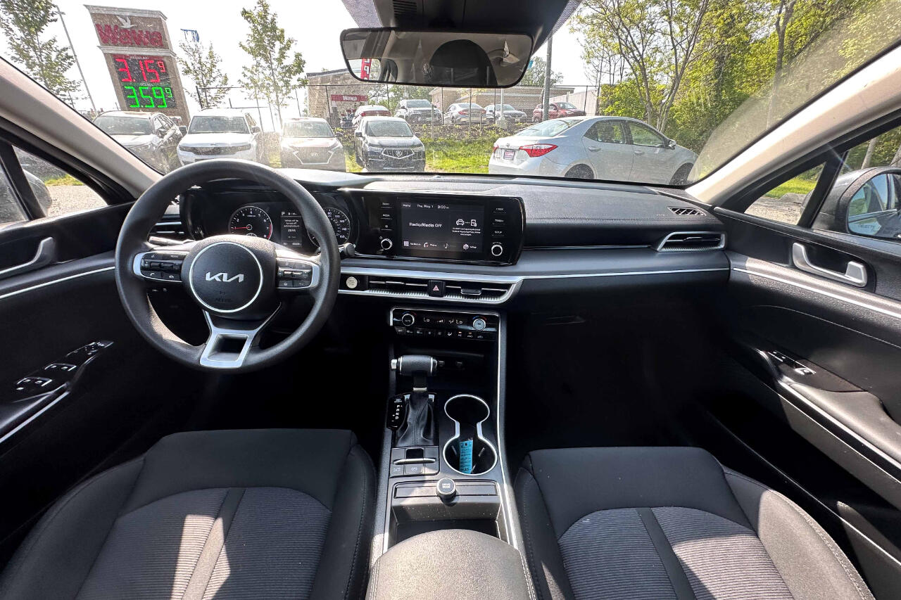 Vehicle image 12 of 22
