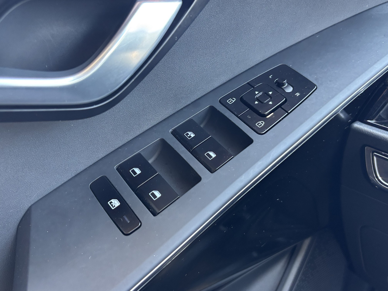 Vehicle image 24 of 26