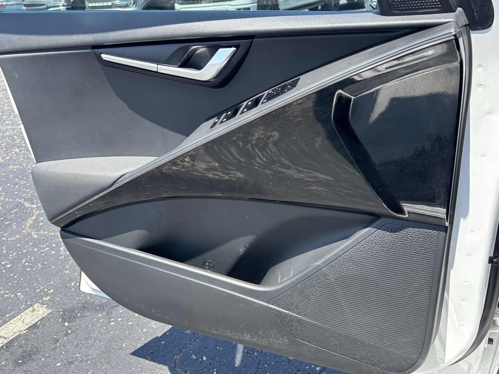 Vehicle image 18 of 26