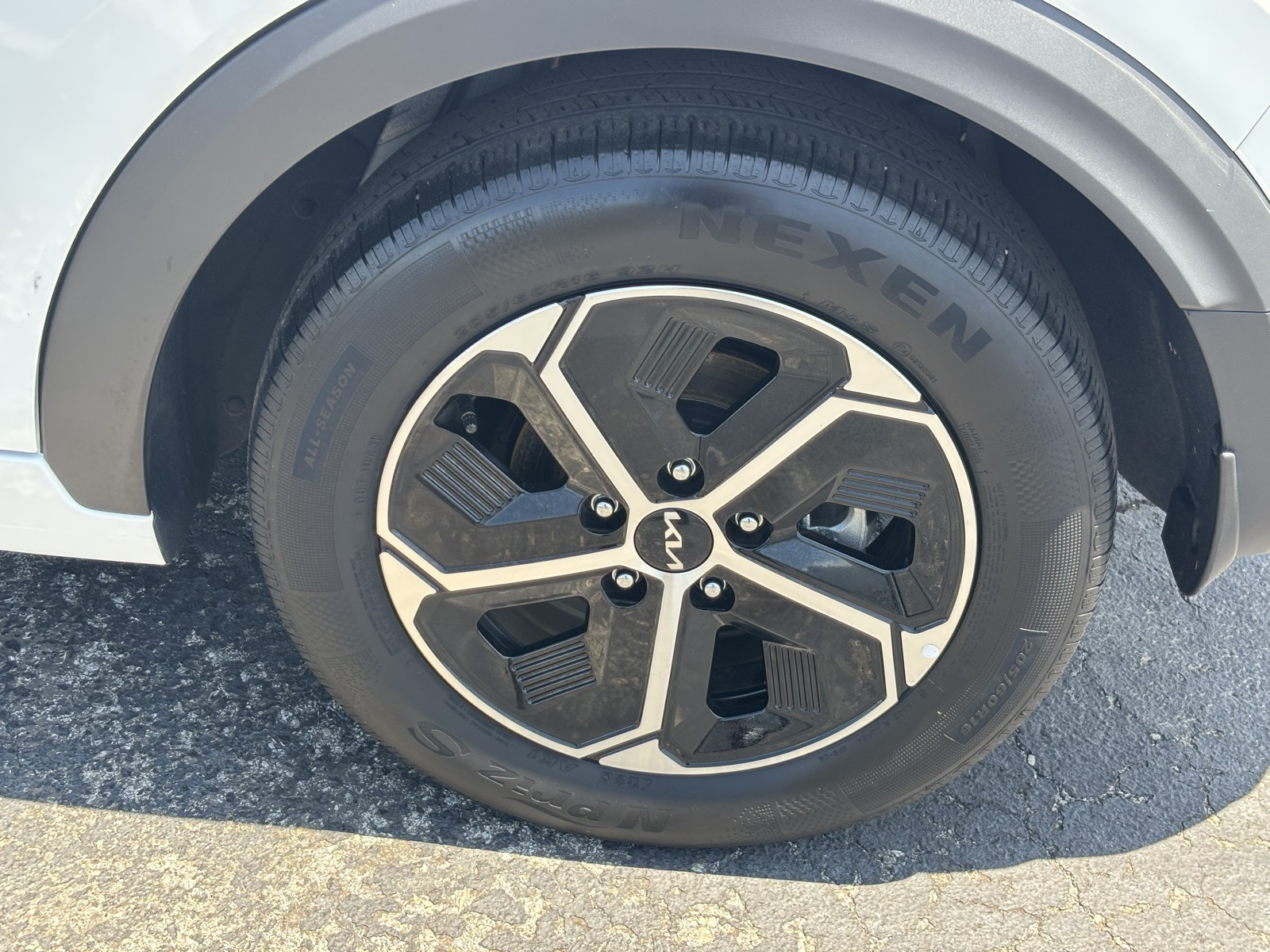 Vehicle image 7 of 26