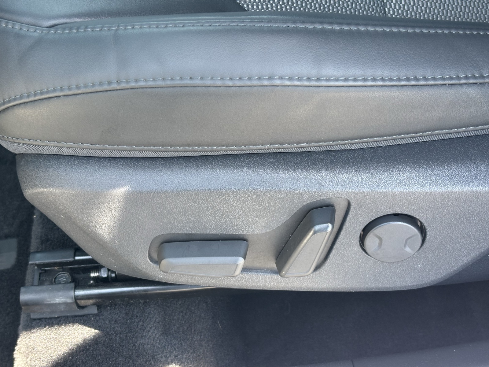 Vehicle image 25 of 26