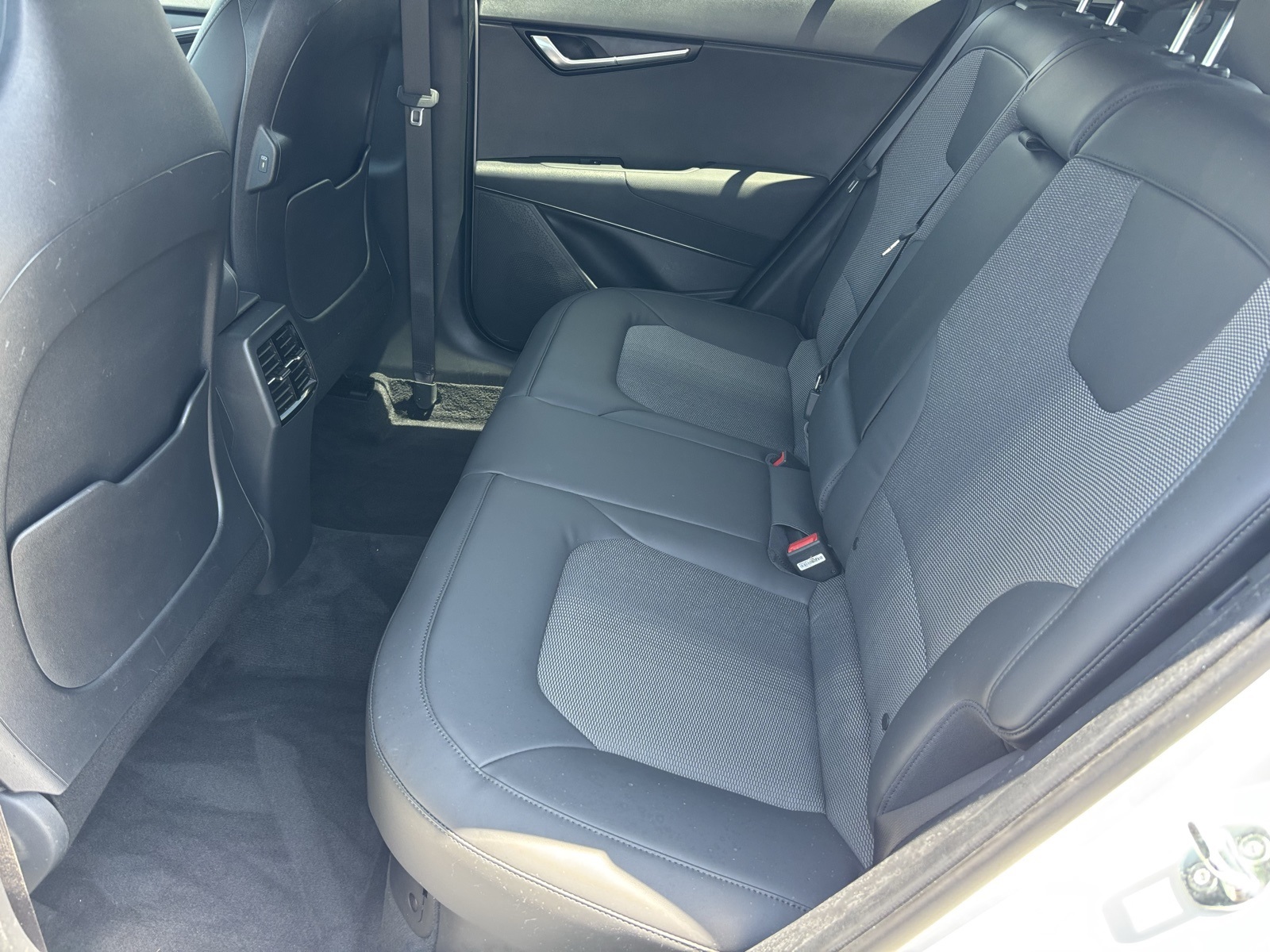 Vehicle image 11 of 26