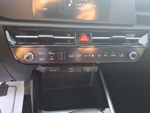 Vehicle image 24 of 26
