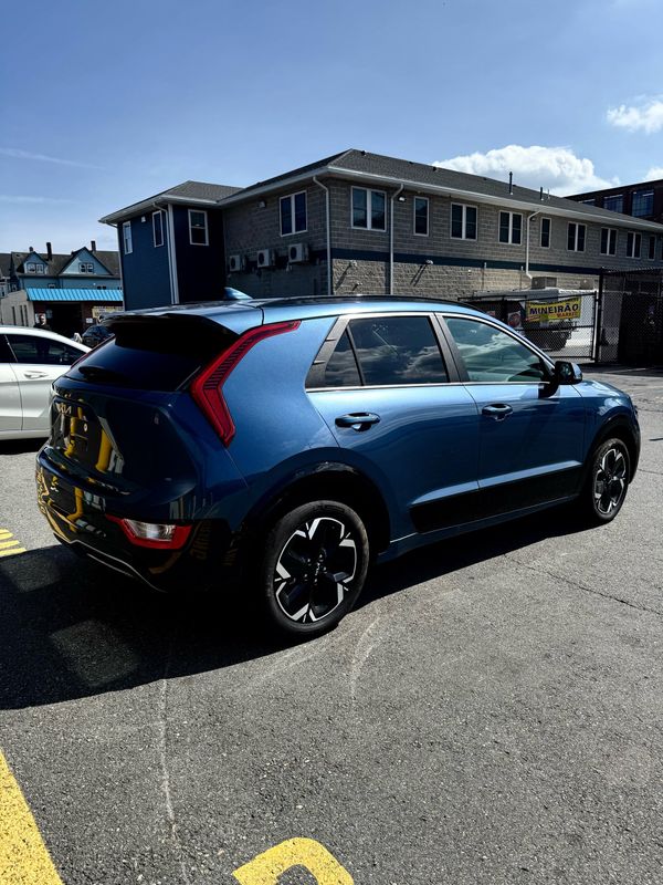 Vehicle image 4 of 13